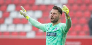 VfL-Torwart Philipp Kühn, beim Spiel gegen den SSV Jahn Regensburg (08.11.2020), Foto: imago images / Passion2Press