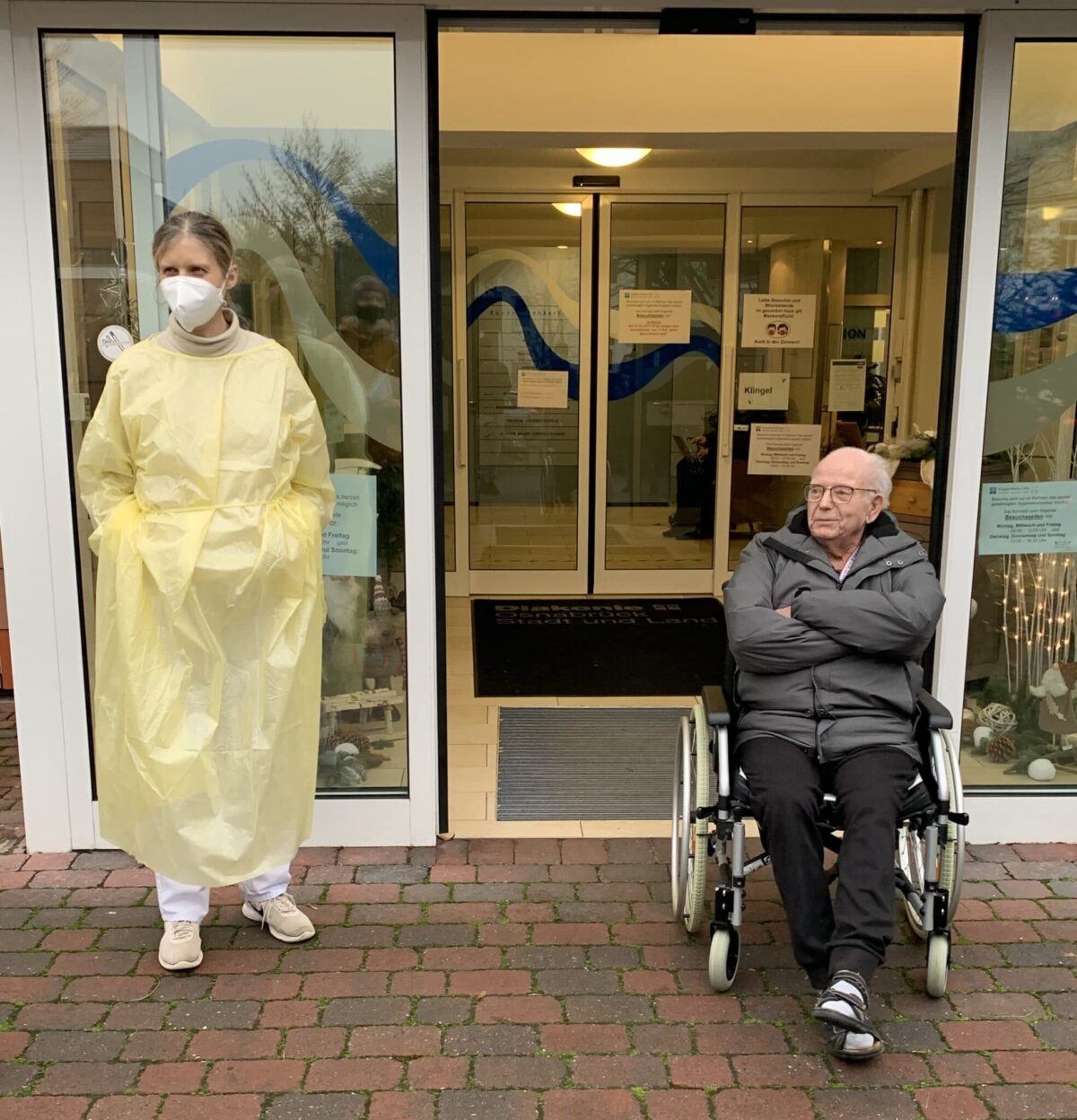 "Ich bitte um Entschuldigung, ich wurde geimpft" - Erste Corona-Impfungen in Osnabrück