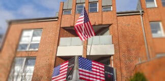 US-Flagge vor der Firma intan, Foto: intan