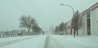 Eigentlich eine Bundesstraße, die Hansastraße ist in weiten Teilen lediglich eine festgefahrene Schneedecke, Foto: Pohlmann