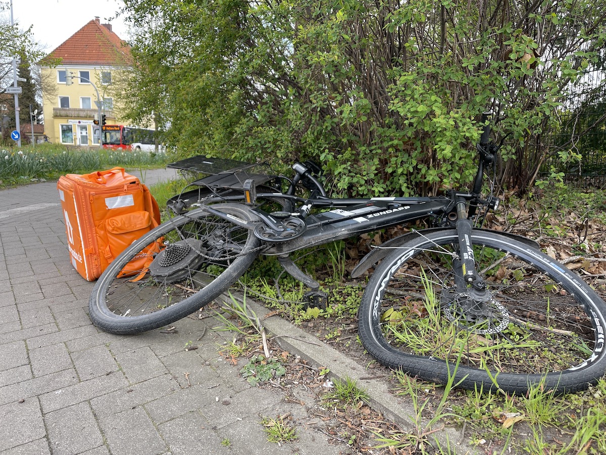 Das Fahrrad wurde bei dem Unfall schwer beschädigt