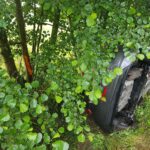 Unfall endet im Graben - Auto kommt in Melle im Landkreis Osnabrück von Landstraße ab