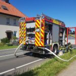 Feuer auf Stoppelfeld bedroht Bauernhof und Wald in Belm