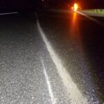 Anhänger eines Kleinbusses kippt auf Autobahn A30 um