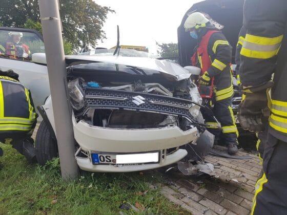 PKW-Fahrerin bei Kreuzungsunfall in Bissendorf eingeklemmt