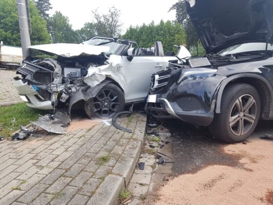 PKW-Fahrerin bei Kreuzungsunfall in Bissendorf eingeklemmt