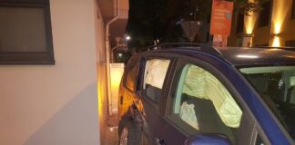 VW Touran an Unfallstelle in der Martinistraße, Osnabrück