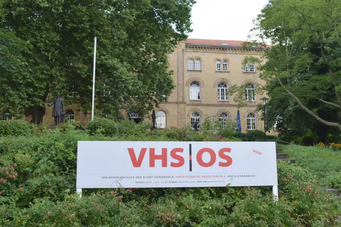 Die Volkshochschule in Osnabrück. / Foto: Brockfeld