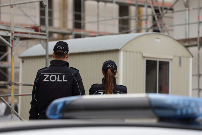 (Symbolbild) Zollkontrolle auf der Baustelle / Foto: HZA Osnabrück