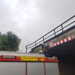 Lastwagen verkeilt sich unter Eisenbahnbrücke in Belm