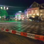 Auto fährt zwei Fahrradfahrer am Domhof in Osnabrück an
