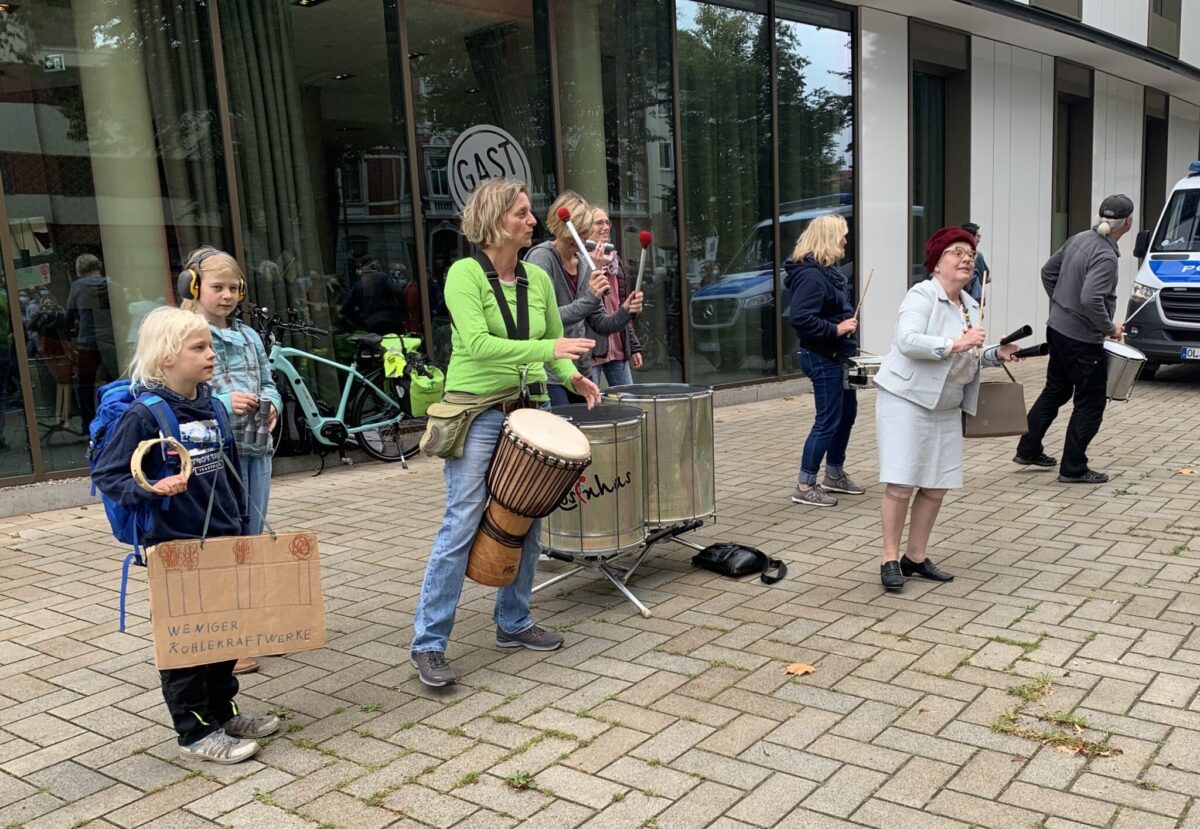 Globaler Klimastreik: Rund 2.000 Klimademonstranten ziehen durch die Osnabrücker Innenstadt