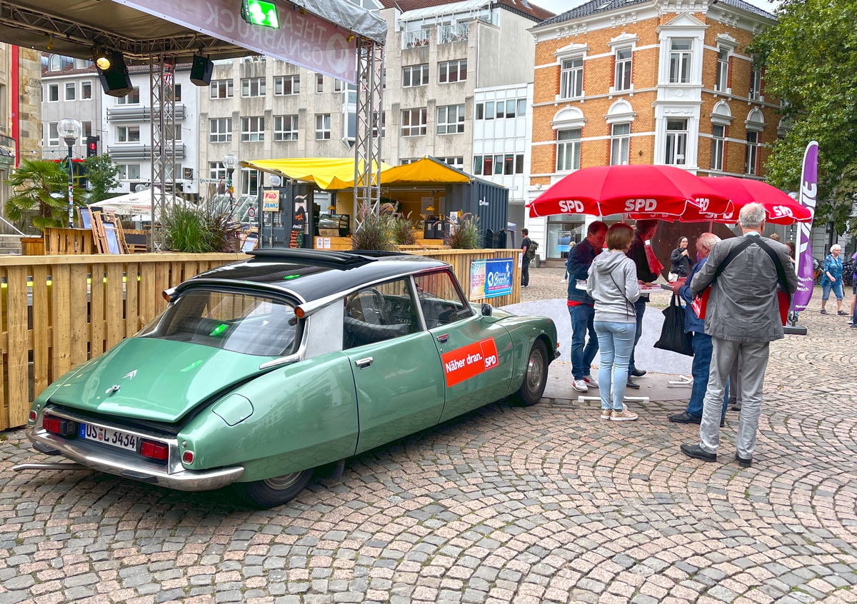 Auch an diesem Samstag demonstrierte die SPD, dass man auch in einer Fußgängerzone gut und gerne parken kann.
