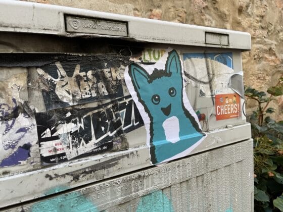 „Cat up your city": Lauter Katzensticker in Osnabrück