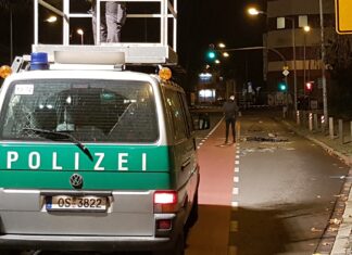 Trümmerfeld auf Abbiegespur