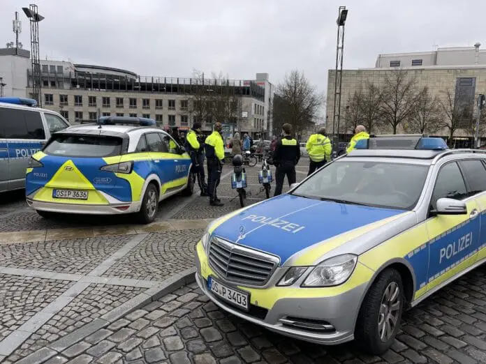 (Symbolbild) Polizei am Hauptbahnhof