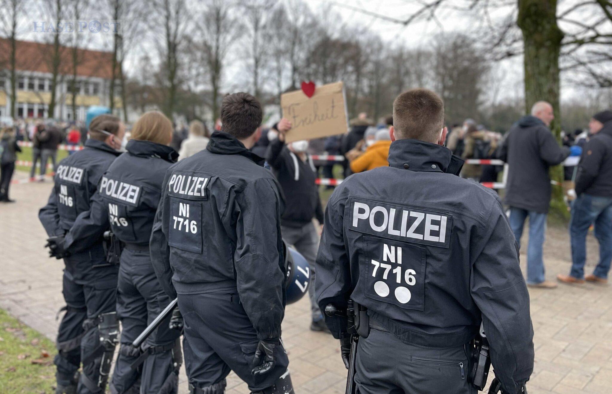 Bereitschaftspolizisten aus ganz Niedersachsen wurden eingesetzt, Osnabrück, 15.01.2022