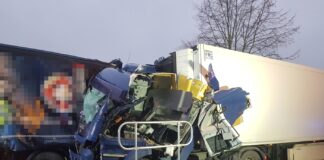 LKW-Fahrer bei Zusammenstoß in Dissen eingeklemmt