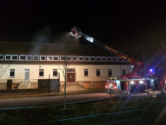 Rauch im Dachgeschoss: Feuer im alten Güterbahnhof