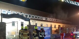 Rauch im Dachgeschoss: Feuer im alten Güterbahnhof