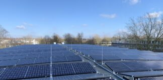 Photovoltaikanlage auf dem Dach des Gymnasiums "In der Wüste" / Foto: Stadt Osnabrück, Andreas Klöker