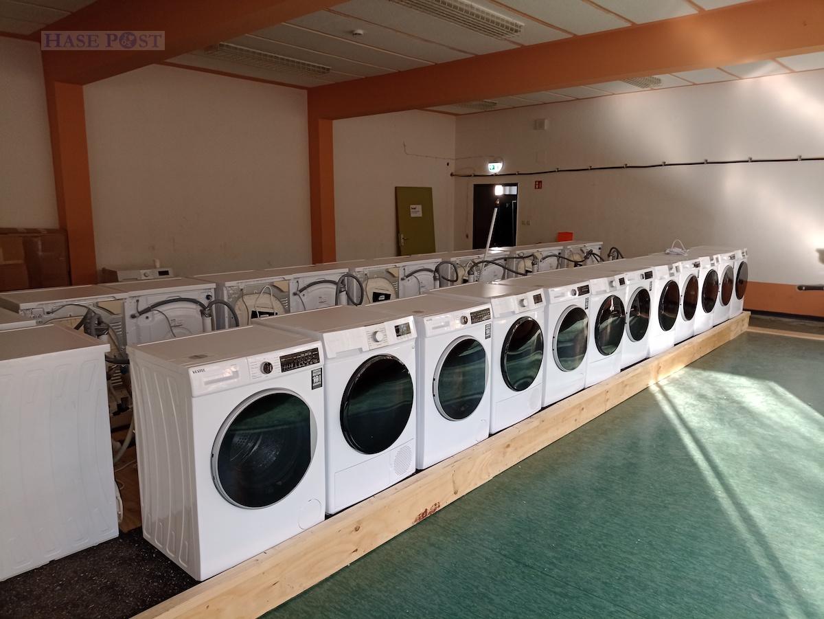 Waschmaschinen in der Flüchtlingsunterkunft. / Foto: Brockfeld 