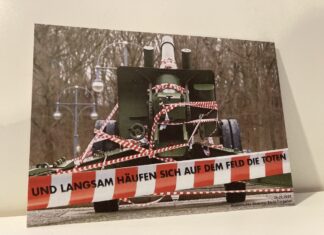 Friedensaktion vom Osnabrücker Künstler Volker-Johannes Trieb