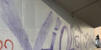 Graffiti der Violet Crew an der Bahnunterführung An der Petersburg/Pottgraben, Osnabrück