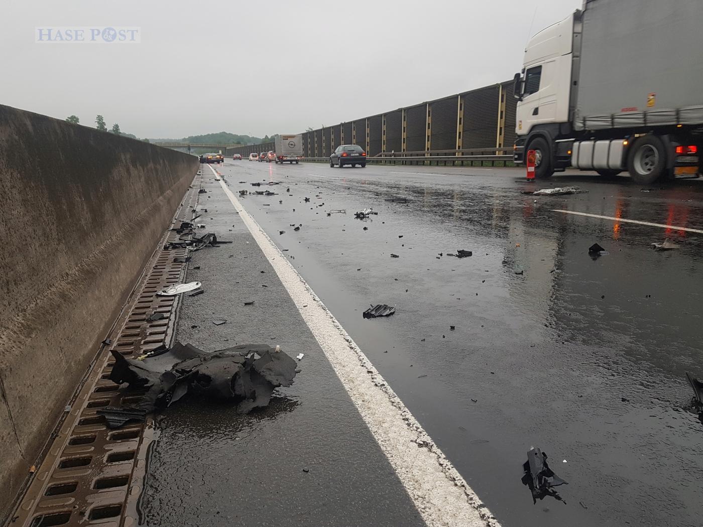 Auto gerät auf Autobahn A1 bei Osnabrück außer Kontrolle