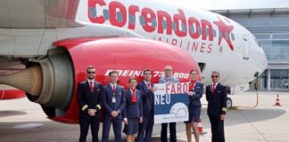 Die Corendon-Crew des Erstfluges vom FMO nach Faro wurde von Mathias Richter (3.vr) vom FMO-Aviation-Marketing auf dem Vorfeld willkommen geheißen.