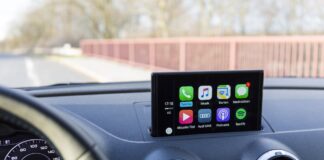 Heutzutage wird eine Vielzahl an Steuerungen in Fahrzeugen über Touch-Screen geregelt.