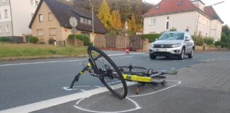 Kreuzungsunfall: Fahrrad von PKW erfasst