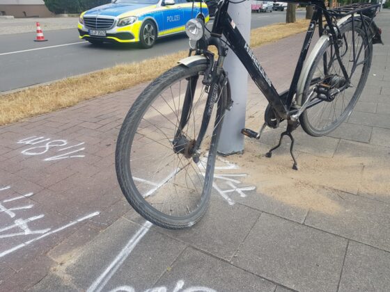Schwer verletzt: Radfahrer und PKW kollidieren in Osnabrück-Dodesheide