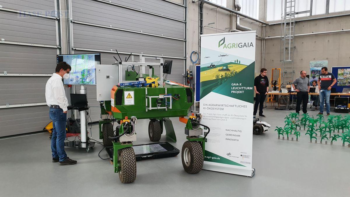 The grand opening took place in the new multi-functional hall, where some machines and robots were exhibited.  / Photo: Groenewold