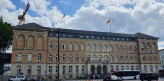 Im Innenhof des Land- und Amtsgerichts Osnabrück entsteht derzeit das neue Justizzentrum. / Foto: Groenewold 