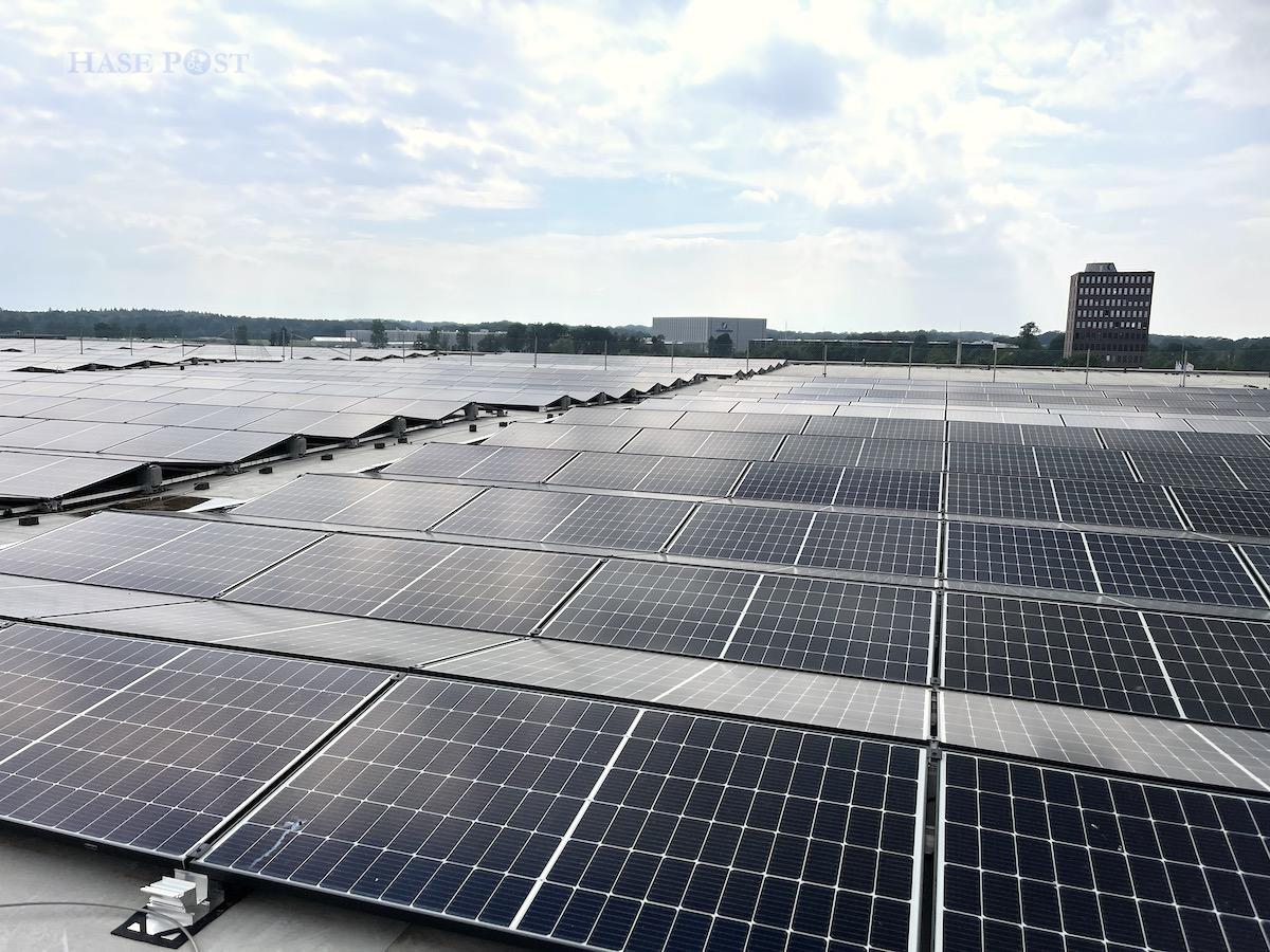 Die neue Solaranlage auf dem Parkhausdach des FMO, Foto: Pohlmann