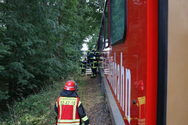 Feuerwehr und THW üben Zugunfall mit 40 Fahrgästen in Ankum