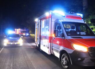 Personengruppe von Auto in Bissendorf erfasst – ein Mann stirbt, mehrere Menschen werden verletzt Personengruppe von Auto in Bissendorf erfasst – ein Mann stirbt, mehrere Menschen werden verletzt