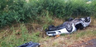 Auto landet kopfüber in Graben – zwei Menschen in Bad Essen verletzt