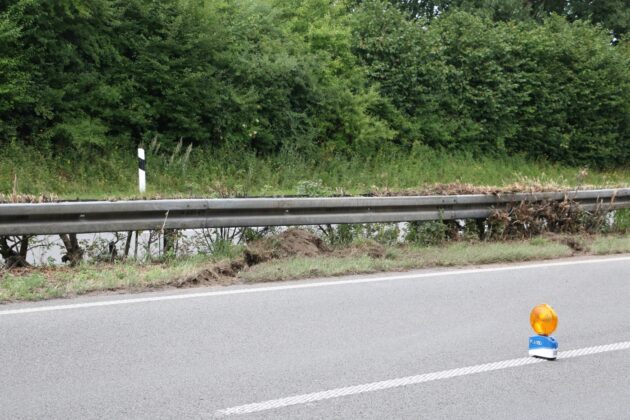 PKW bei Auffahrunfall auf der Autobahn A33 bei Osnabrück überschlagen