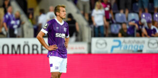 Robert Tesche (VfL Osnabrück) ist enttäuscht, unzufrieden, niedergeschlagen nach dem Spiel der 3. Liga zwischen dem VfL Osnabrüeck und FC Ingolstadt 04. / Foto: IMAGO / PaetzelPress