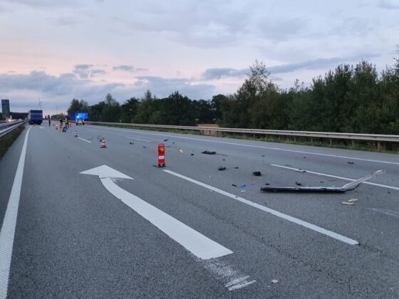 Unfall auf der Autobahn A1 &#8211; eine Person schwer, eventuell lebensgefährlich, verletzt