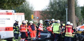 Crash an Baum: PKW-Fahrer in Melle lebensgefährlich verletzt