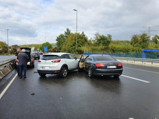 Unfälle bei Spurwechseln auf Autobahn A30 und Bundesstraße B68
