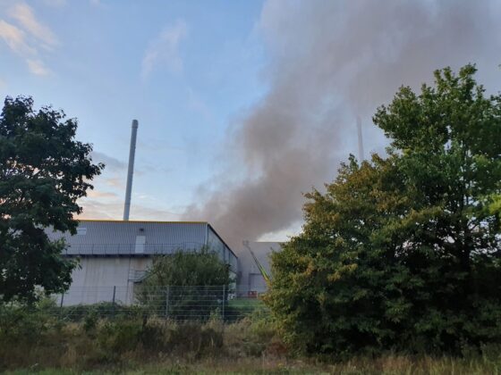 Großbrand in Osnabrück-Hafen: Recyclinghof am Fürstenauer Weg brennt