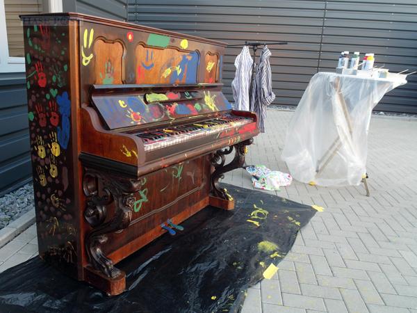 Bemaltes Klavier von Pianohaus Kemp wird versteigert. / Foto: Pianohaus Kemp