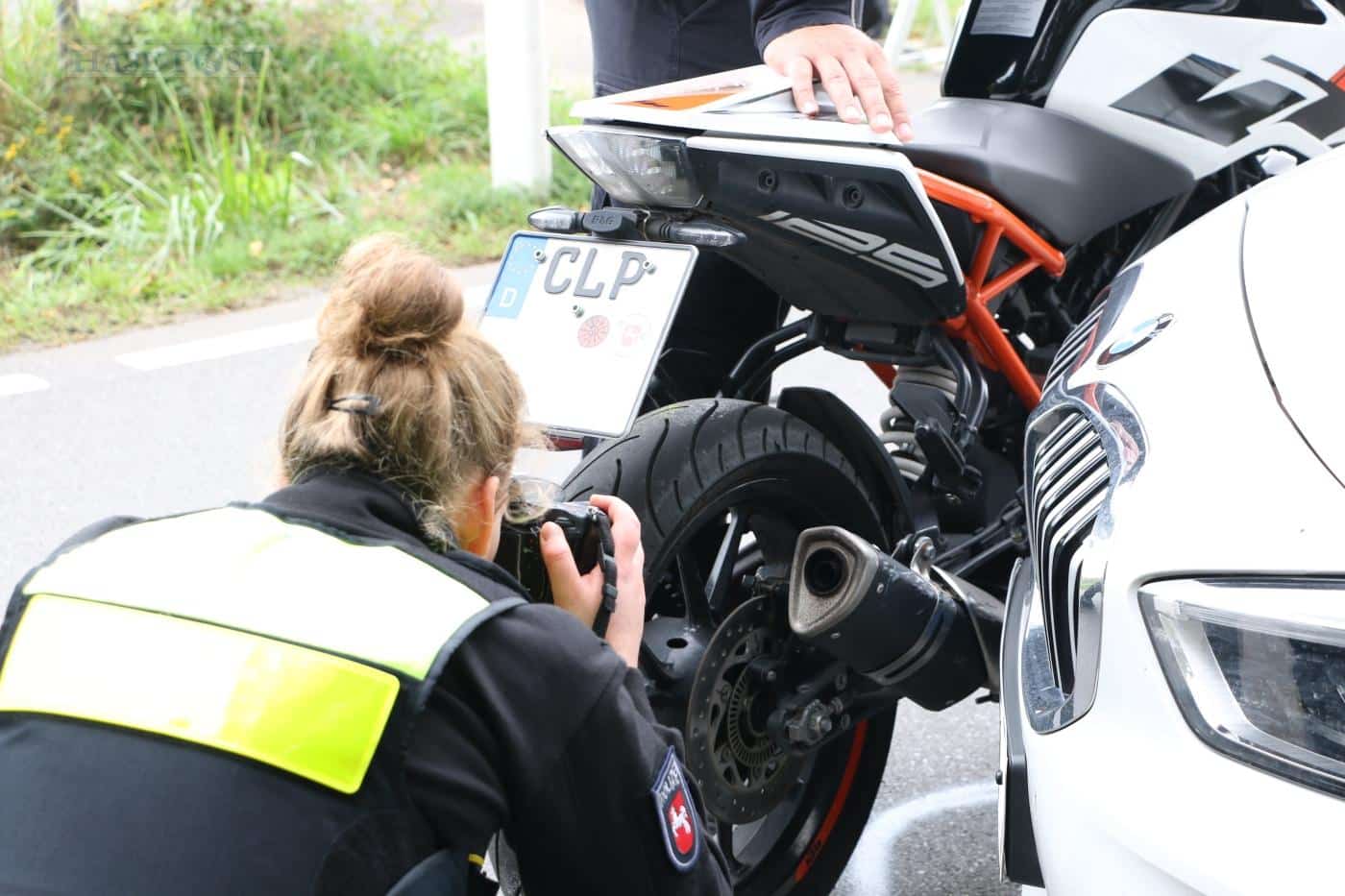 Schwere Verletzungen – PKW mit Motorrad an Kreuzung zusammengestoßen