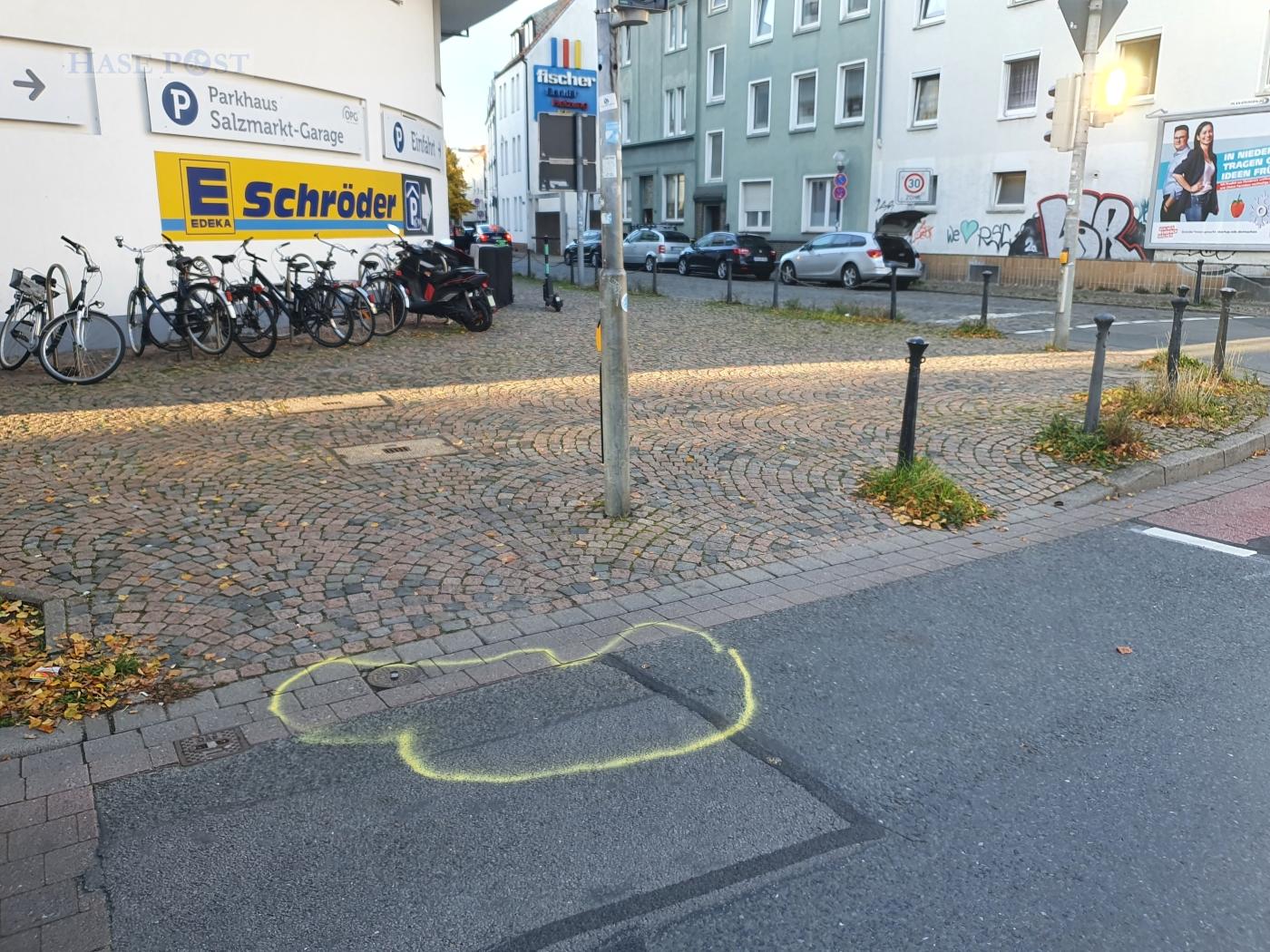 Abbiegeunfall: PKW erfasst Fußgänger in Osnabrück