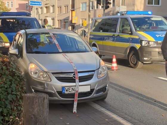 Abbiegeunfall: PKW erfasst Fußgänger in Osnabrück / Foto: Laura Stevens