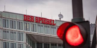 Der Spiegel Verlagshaus, Foto: IMAGO / Jürgen Ritter